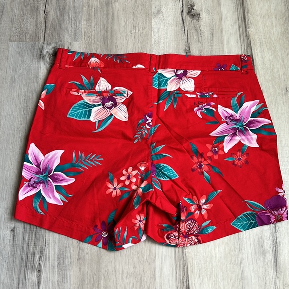 Size 16 Old Navy Everyday Short - Red Floral - Picture 2 of 3
